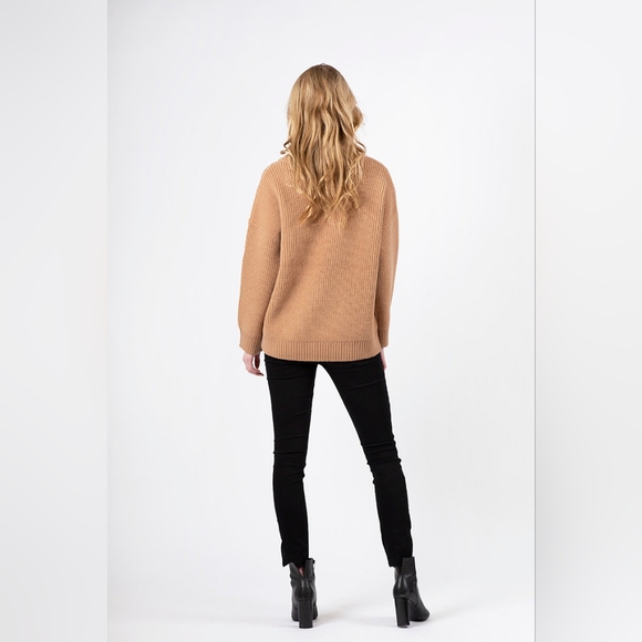 Lyla+Luxe Marci V-neck sweater - Picture 4 of 4